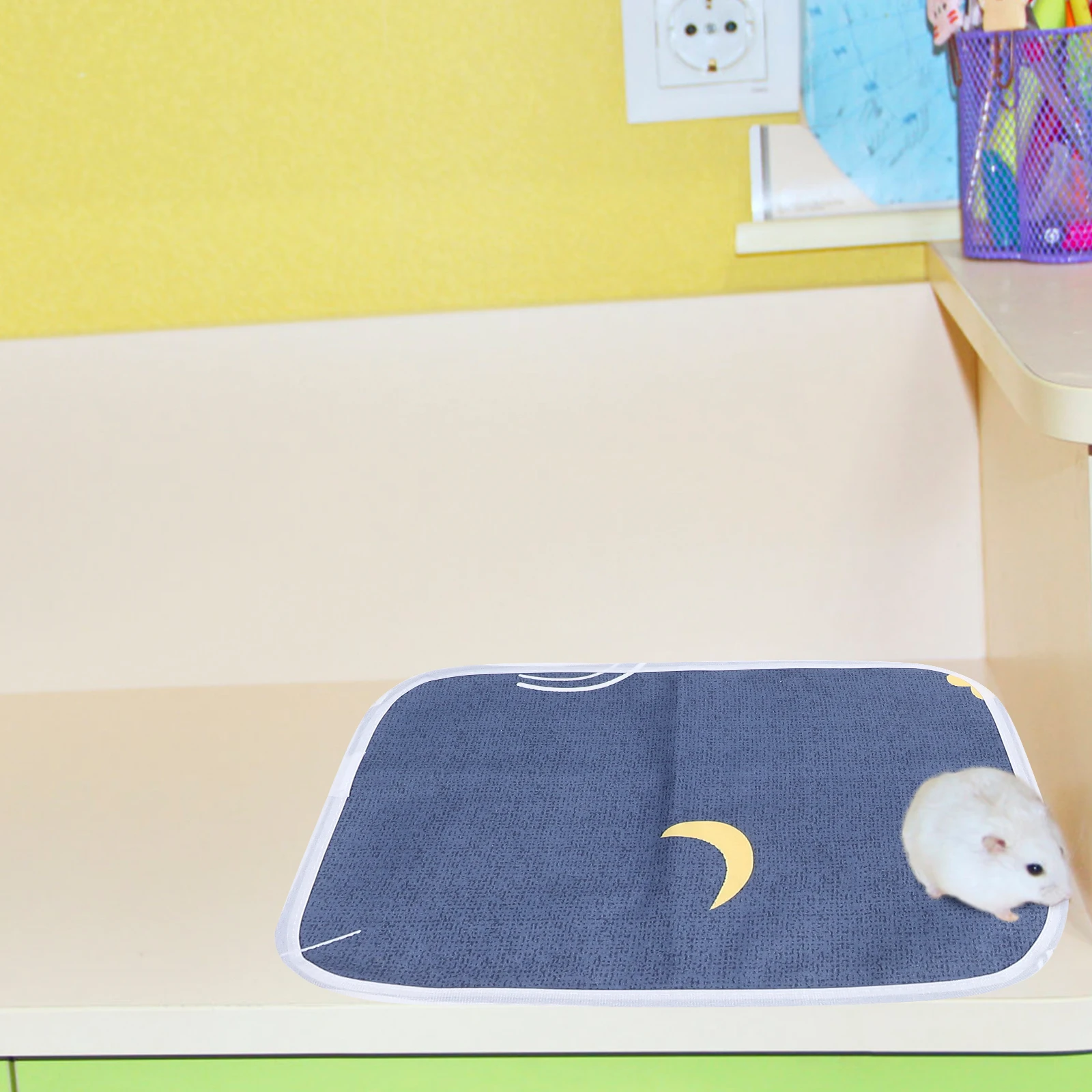 4pcs Waterproof Guinea Pig Pee Pads 35x45cm Reusable Washable Cage Liners Small Animal Supplies Hamster Pad Pet House
4pcs Waterproof Guinea Pig Pee Pads 35x45cm Reusable Washable Cage Liners Small Animal Supplies Hamster Pad Pet House