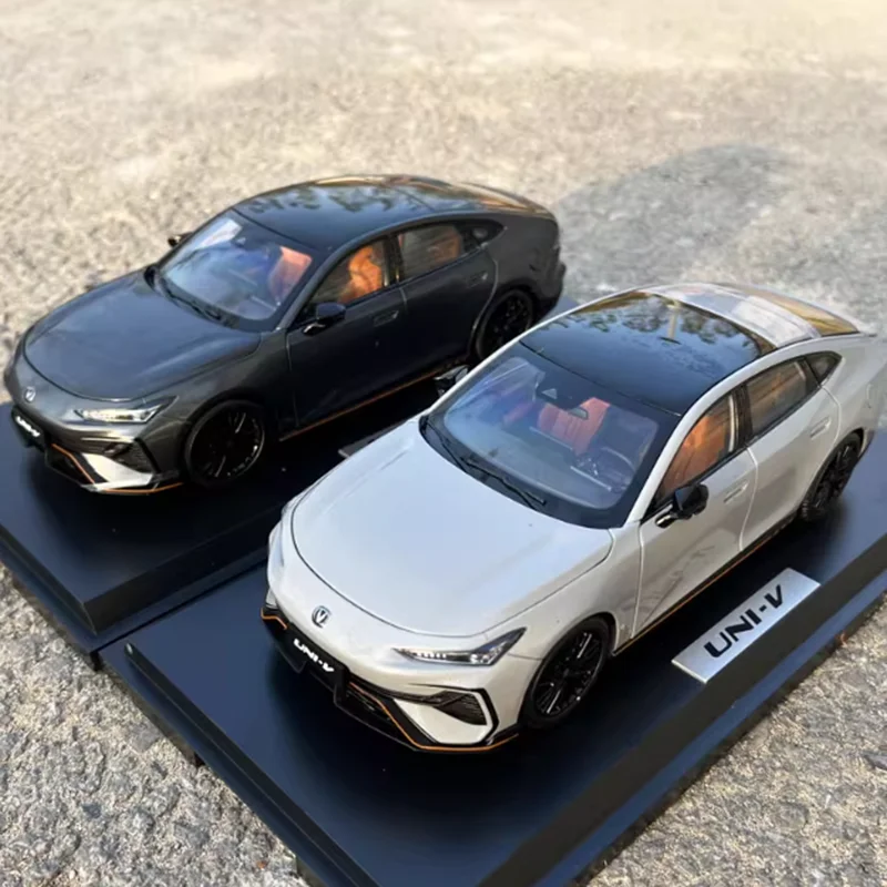 Литой под давлением масштаб 1:18 Changan UNI-V univ Sedan, имитация сплава, модель автомобиля, классическая коллекция, сувенир, статический дисплей, украшения, подарок
Литой под давлением масштаб 1:18 Changan UNI-V univ Sedan, имитация сплава, модель автомобиля, классическая коллекция, сувенир, статический дисплей, украшения, подарок