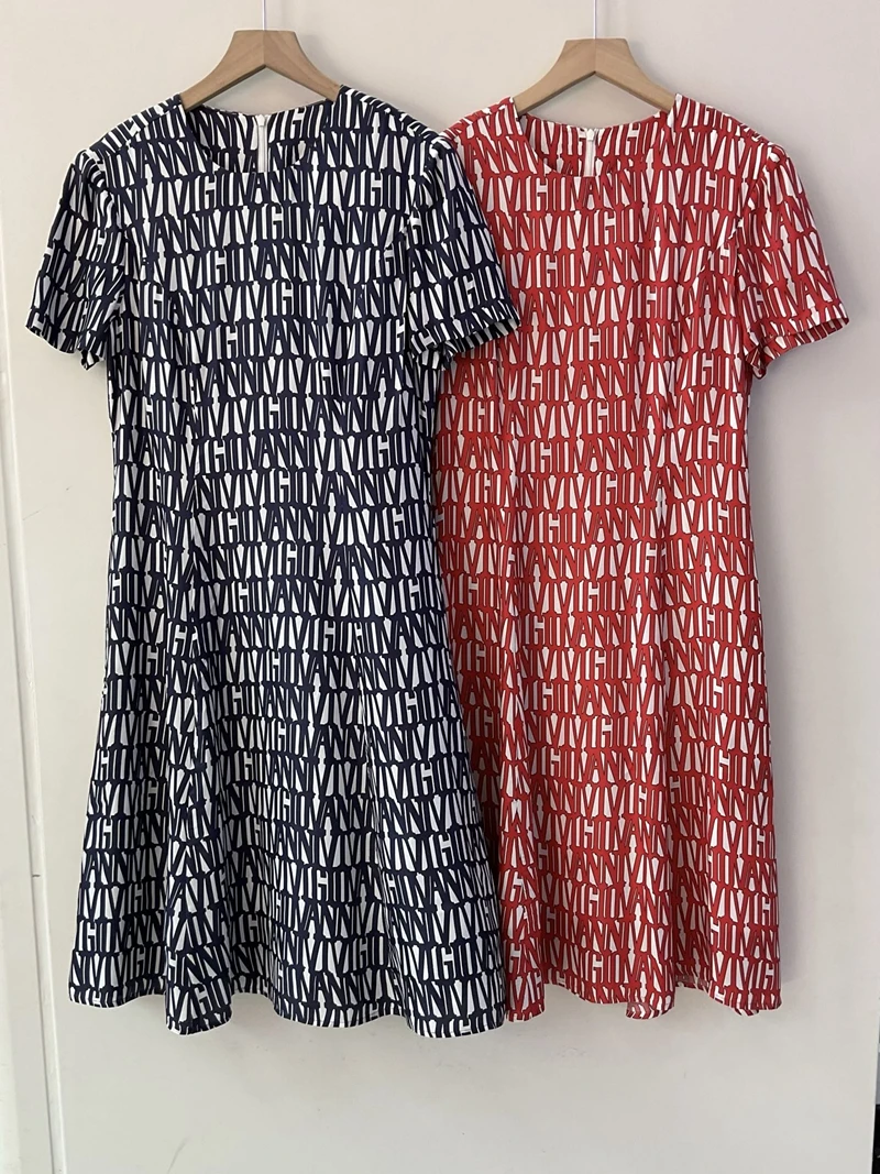 High quality striped pattern round neck short sleeved mid length dress for women in summer 2025 
High quality striped pattern round neck short sleeved mid length dress for women in summer 2025