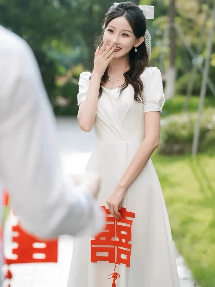 Простое свадебное платье для пары, белое, с коротким рукавом, А-силуэт, с завышенной талией, в корейском стиле, для свадьбы
Простое свадебное платье для пары, белое, с коротким рукавом, А-силуэт, с завышенной талией, в корейском стиле, для свадьбы