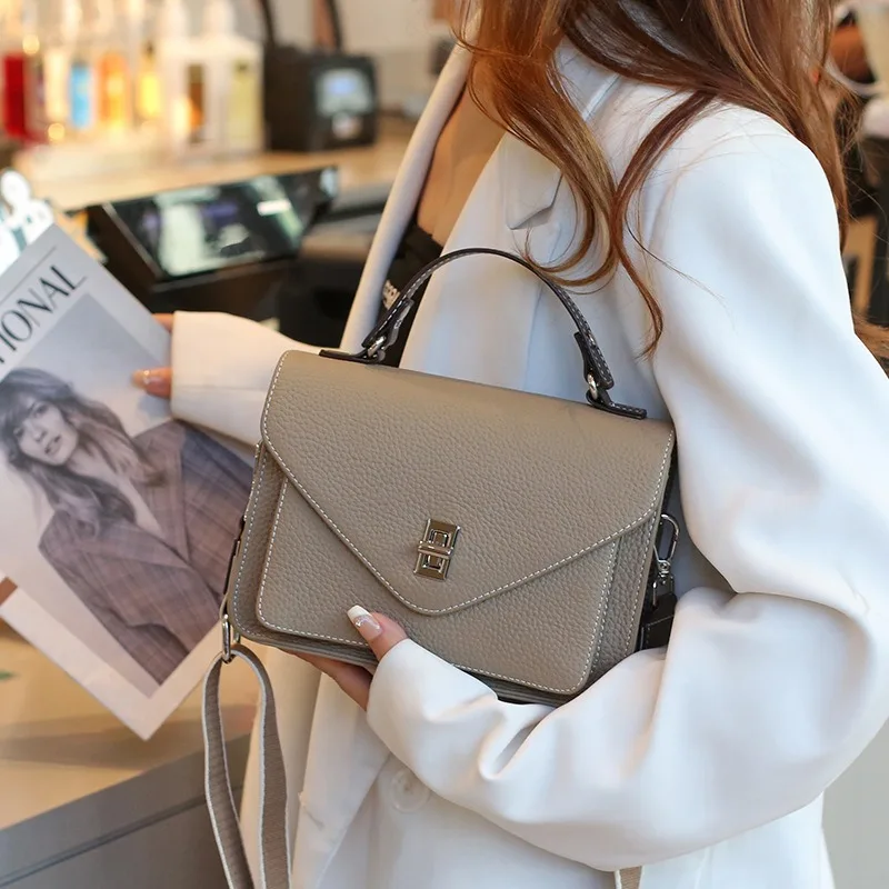 Genuine Cowhide Tote Bag for Women 2025 New Designer Luxury Bag Fashion Lightweight Shoulder Crossbody Handbag Stylish Daily
Genuine Cowhide Tote Bag for Women 2025 New Designer Luxury Bag Fashion Lightweight Shoulder Crossbody Handbag Stylish Daily