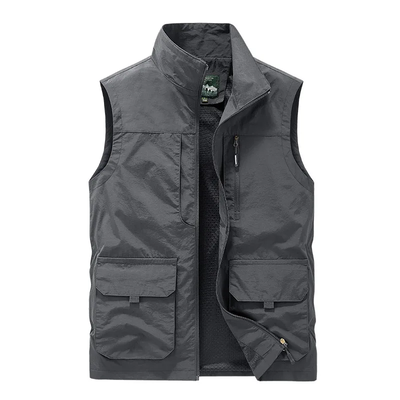Spring and Autumn Thin Multi Pocket Vest Men's New Loose Tank Top Sweetheart Middle aged Outdoor Casual Vest
Spring and Autumn Thin Multi Pocket Vest Men's New Loose Tank Top Sweetheart Middle aged Outdoor Casual Vest
