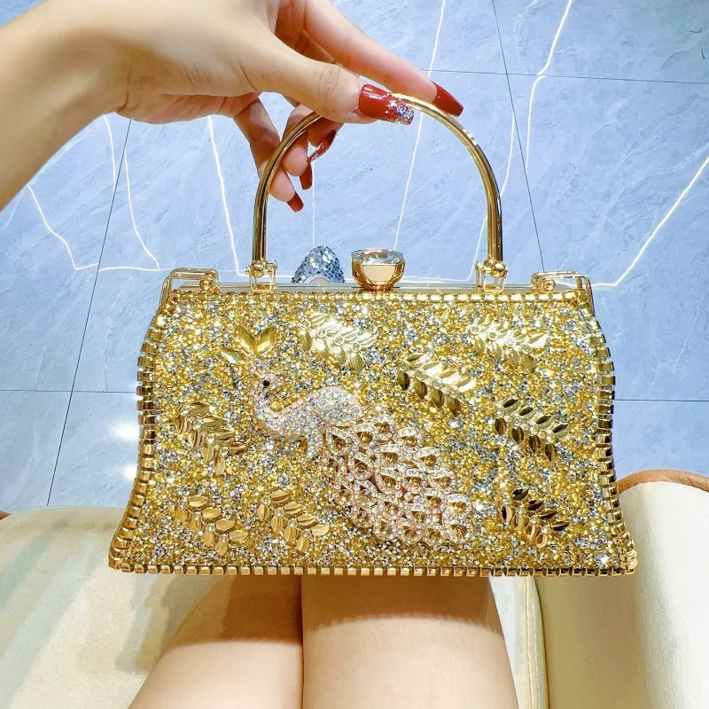 Delicate Luxury Peacock Flower Sculpture Design Shiny Elegant Handmade Diamond-encrusted Banquet Bags Fashion Chain Shoulder Bag
Delicate Luxury Peacock Flower Sculpture Design Shiny Elegant Handmade Diamond-encrusted Banquet Bags Fashion Chain Shoulder Bag