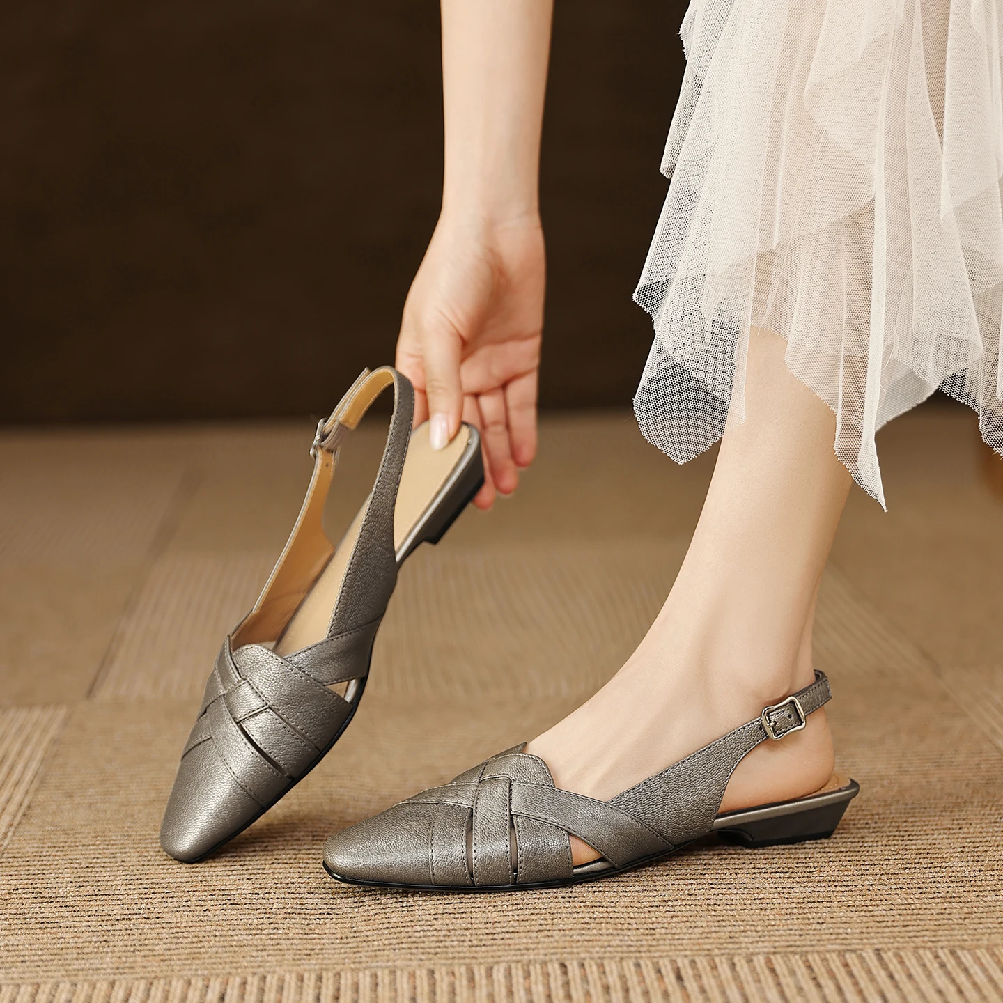 2026 new summer women sandals natural leather 22-25cm sheepskin+pigskin square toe back-buckle cross-tied women shoes fashion
2026 new summer women sandals natural leather 22-25cm sheepskin+pigskin square toe back-buckle cross-tied women shoes fashion