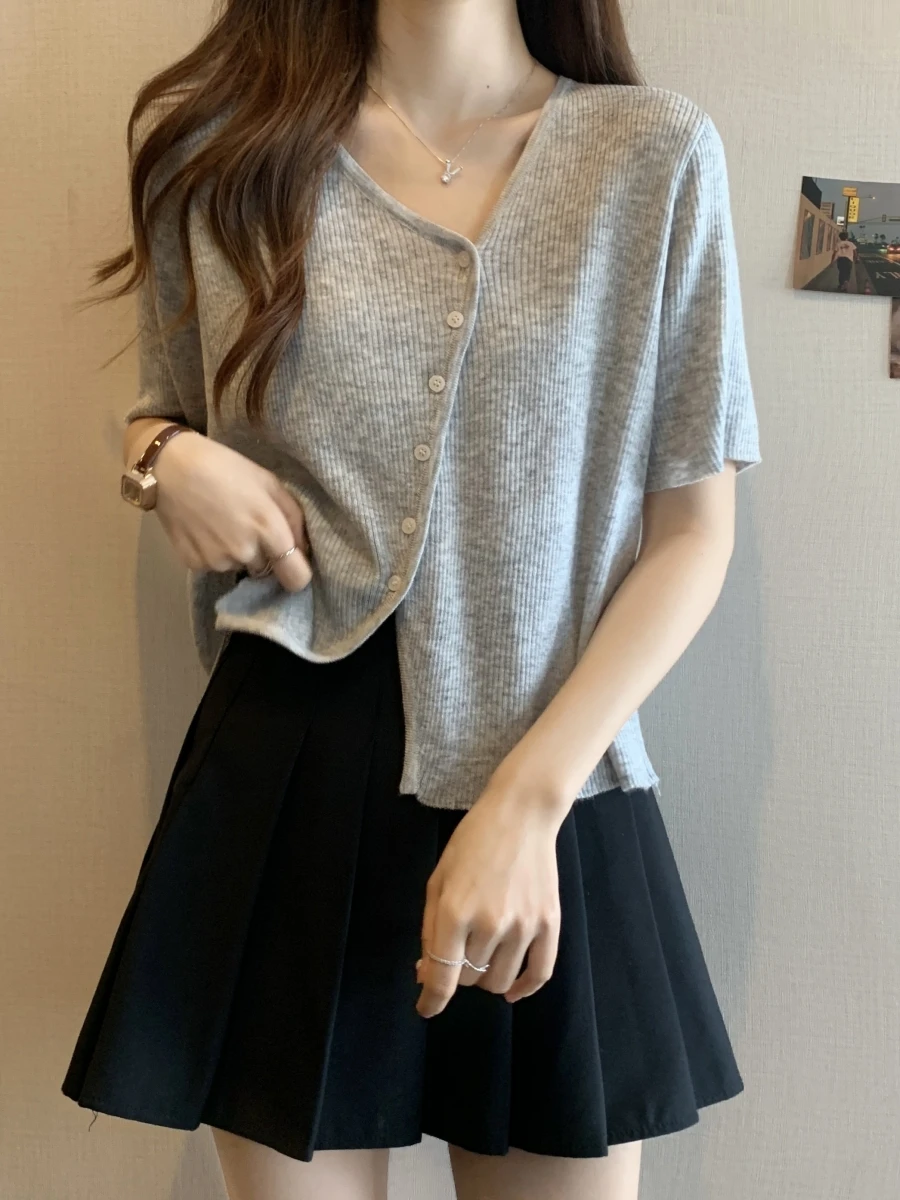 Slimming Short Sleeve Top Women's Summer Fashionable plus Size Base Shirt T-Shirt Korean Style V-neck Button-up Loose Fit
Slimming Short Sleeve Top Women's Summer Fashionable plus Size Base Shirt T-Shirt Korean Style V-neck Button-up Loose Fit