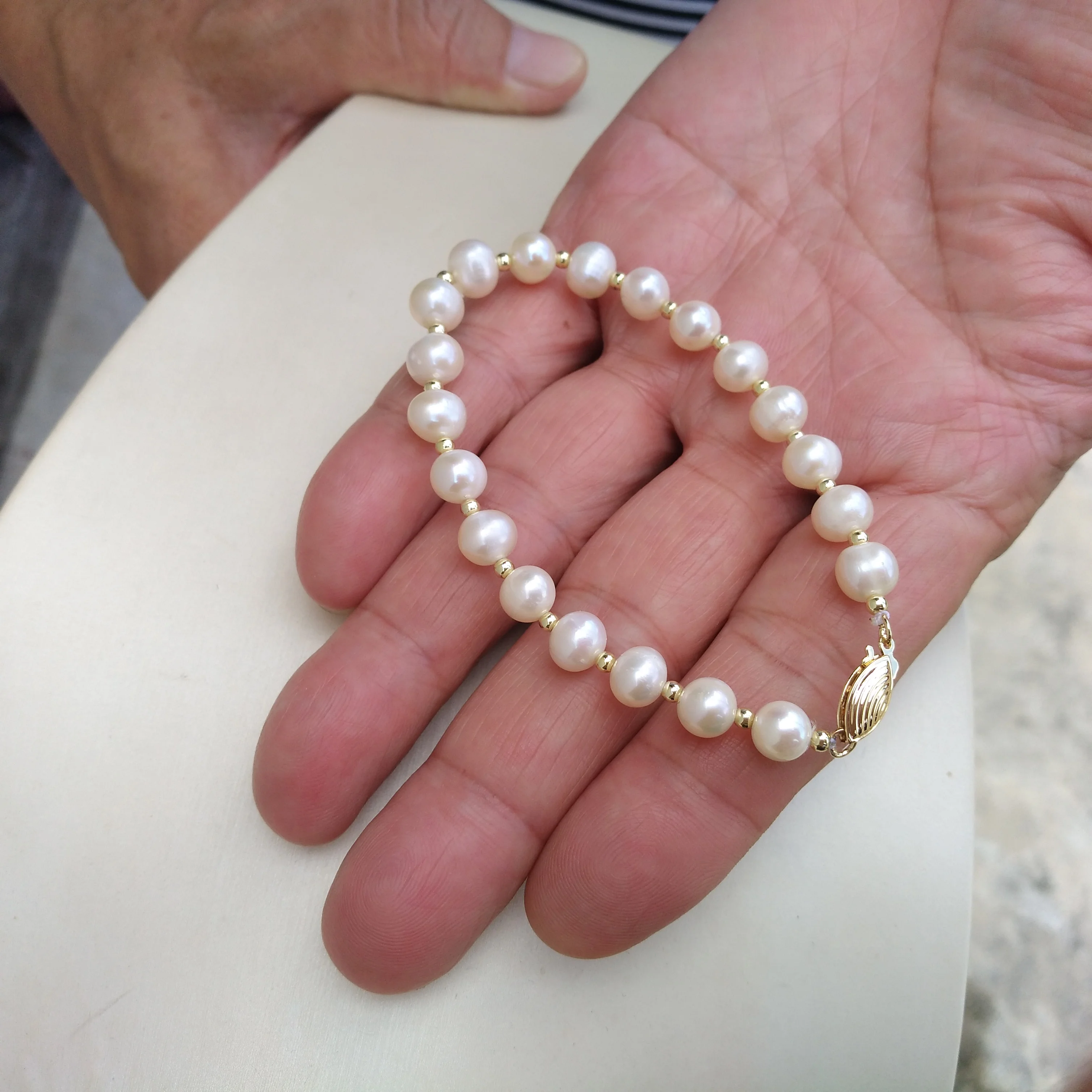 Trendy Gorgeous Handmake Akoya AAA 6-7mm White Round Pearl Bracelet 7.5-8Inch Suitable For Any Occasion
Trendy Gorgeous Handmake Akoya AAA 6-7mm White Round Pearl Bracelet 7.5-8Inch Suitable For Any Occasion
