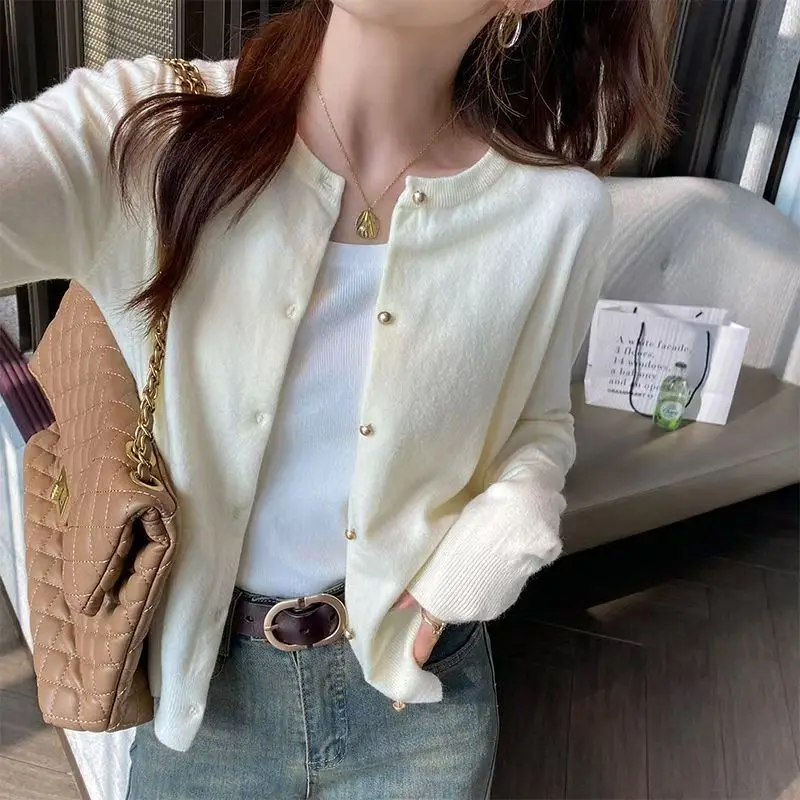 Soft Knitted Long Sleeve round Neck Cardigan Women's Spring Autumn Lightweight Versatile Outerwear Casual Loose Fit Sweater
Soft Knitted Long Sleeve round Neck Cardigan Women's Spring Autumn Lightweight Versatile Outerwear Casual Loose Fit Sweater