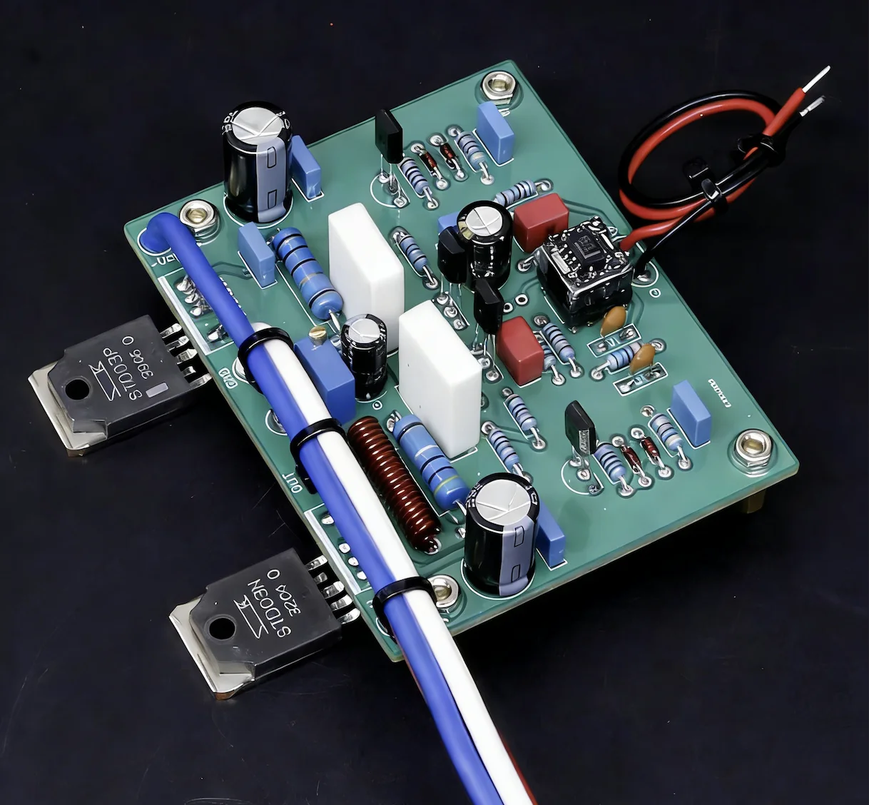 Плата монофонического усилителя MBL Circuit 120 Вт/8 Ом на TI OPA454, готовая сборка / Плата усилителя мощности
Плата монофонического усилителя MBL Circuit 120 Вт/8 Ом на TI OPA454, готовая сборка / Плата усилителя мощности