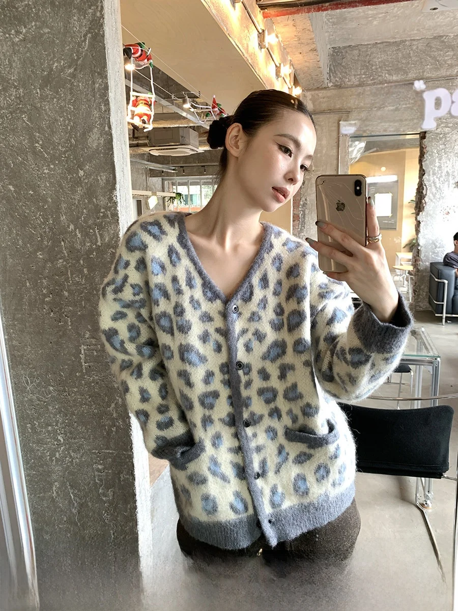 Женский свободный вязаный кардиган с леопардовым принтом, весна 2026, новинка, стильный повседневный модный трикотажный верх
Женский свободный вязаный кардиган с леопардовым принтом, весна 2026, новинка, стильный повседневный модный трикотажный верх