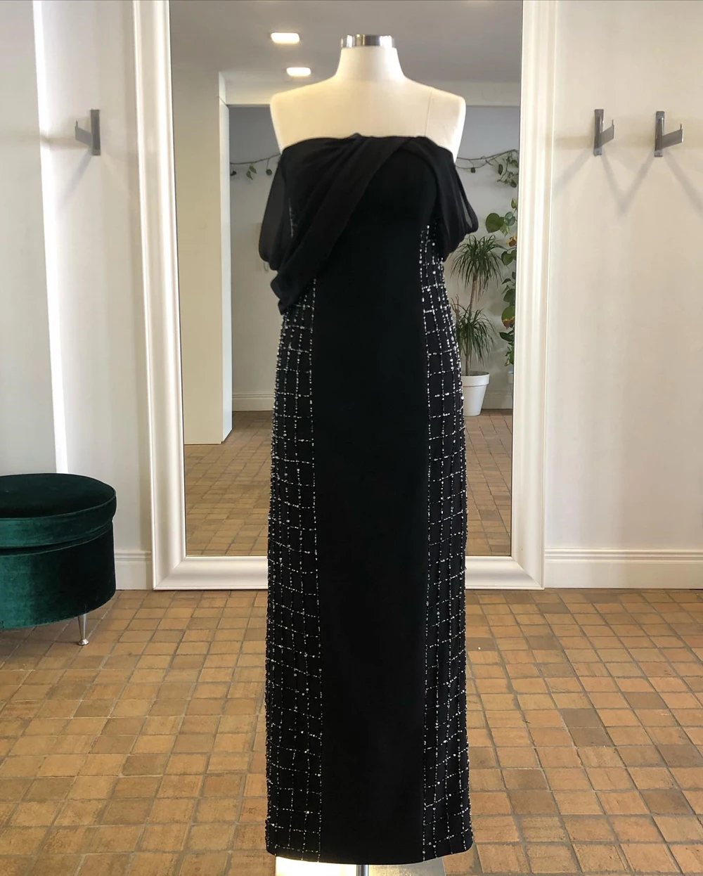 Modern Black Beading Evening Dresses Off Shoulder Crystal Grid Straight Formal Party Prom Gowns Vestido De Fiesta Customized
Modern Black Beading Evening Dresses Off Shoulder Crystal Grid Straight Formal Party Prom Gowns Vestido De Fiesta Customized