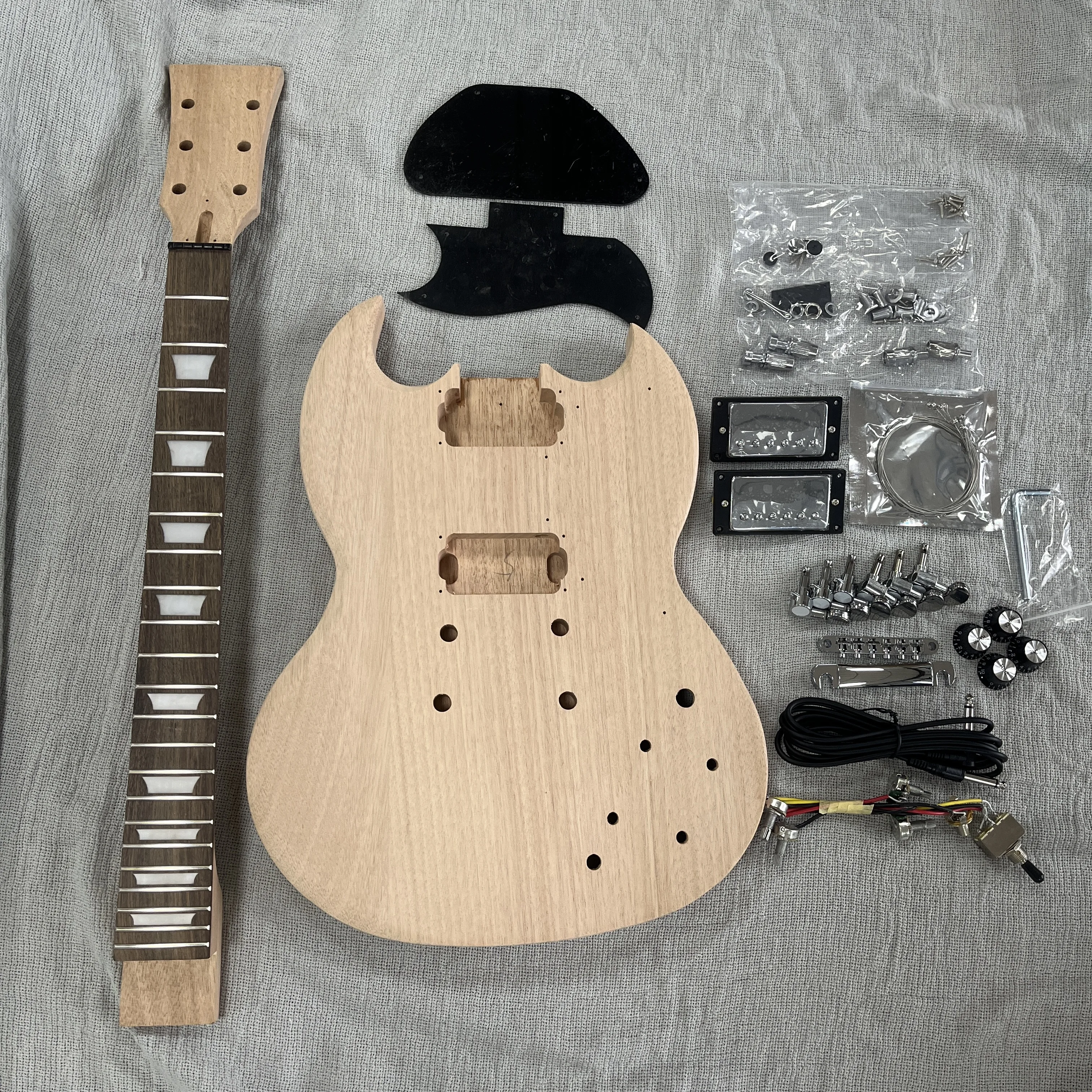 Стандартный набор для сборки электрогитары DIY, корпус из красного дерева, 2 звукоснимателя, подарок в стиле электрогитары, быстрая доставка, бесплатная доставка
Стандартный набор для сборки электрогитары DIY, корпус из красного дерева, 2 звукоснимателя, подарок в стиле электрогитары, быстрая доставка, бесплатная доставка