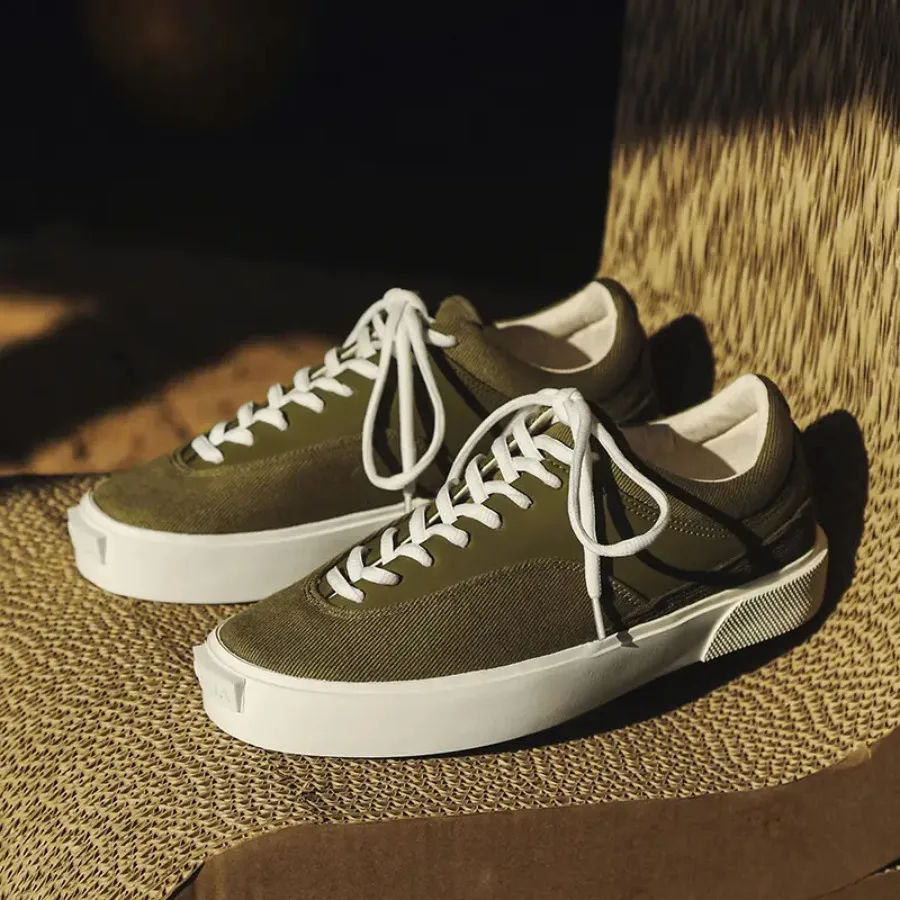 Stylish And Comfortable Sneakers for Men That Are Trendy And Casual
Stylish And Comfortable Sneakers for Men That Are Trendy And Casual