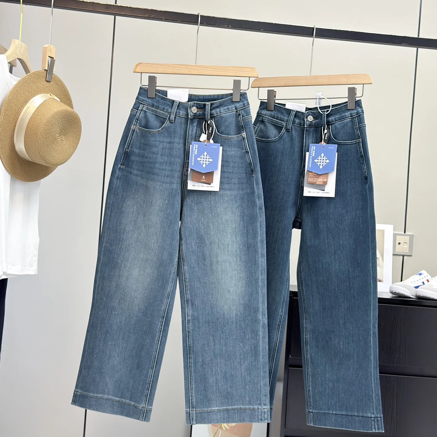 Удобные облегающие широкие джинсы с высокой талией, хлопковые эластичные джинсовые женские осенние повседневные брюки в стиле ретро
Удобные облегающие широкие джинсы с высокой талией, хлопковые эластичные джинсовые женские осенние повседневные брюки в стиле ретро