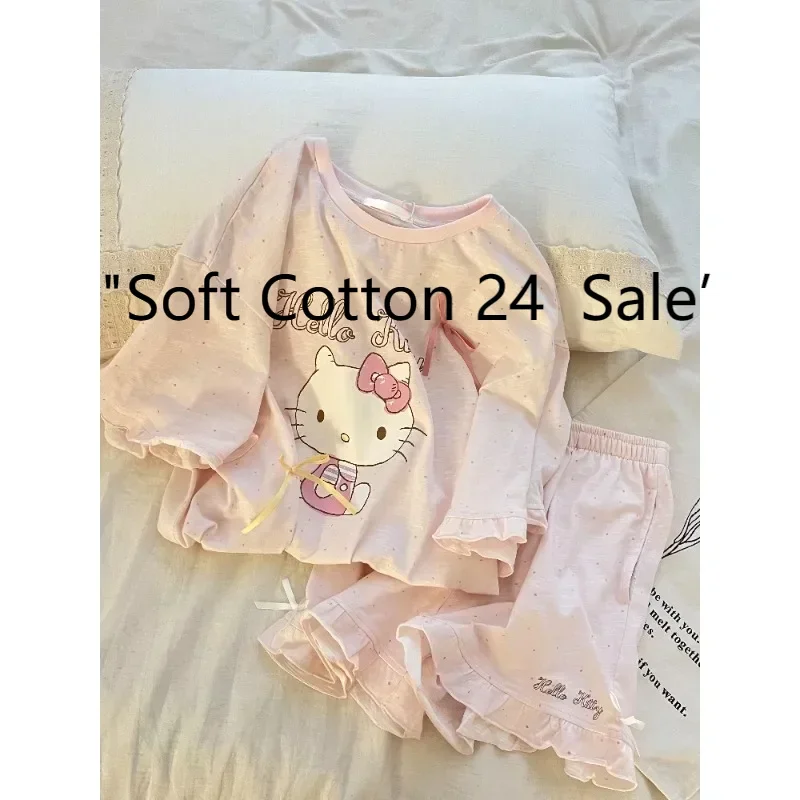 Summer new pink round neck sweet and cute Hello Kitty print short-sleeved pajamas women can wear shorts loungewear two-piece set
Summer new pink round neck sweet and cute Hello Kitty print short-sleeved pajamas women can wear shorts loungewear two-piece set