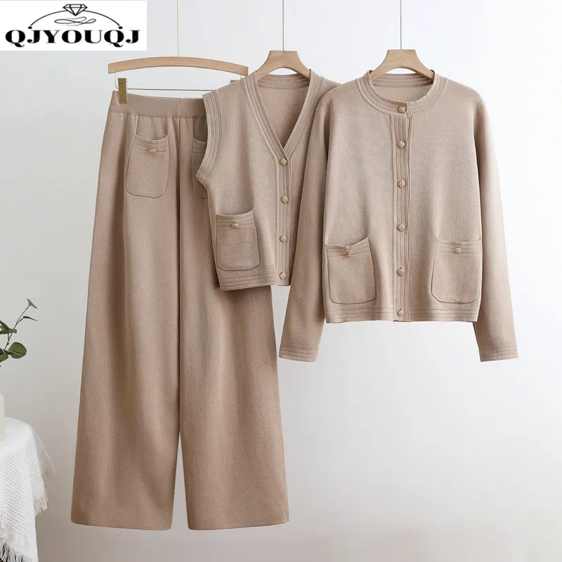 Trendy and Minimalist Round Neck Women's Set Spring and Autumn Loose Knit Cardigan Top Vest Wide Leg Pants Three Piece Set
Trendy and Minimalist Round Neck Women's Set Spring and Autumn Loose Knit Cardigan Top Vest Wide Leg Pants Three Piece Set