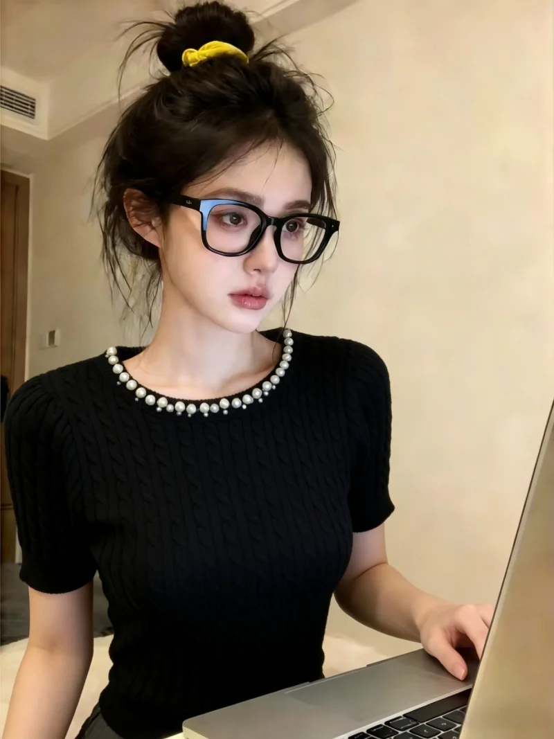Heavy Embellished round Neck Short Sleeve Knitted Sweater Women's Summer New Style Unique Personality Beautiful Top Self Kept...
Heavy Embellished round Neck Short Sleeve Knitted Sweater Women's Summer New Style Unique Personality Beautiful Top Self Kept...