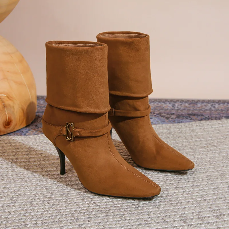 Новые женские ботильоны на шпильке, острый носок, увеличивающие рост, ботинки для похудения, винтажный и модный стиль.
Новые женские ботильоны на шпильке, острый носок, увеличивающие рост, ботинки для похудения, винтажный и модный стиль.