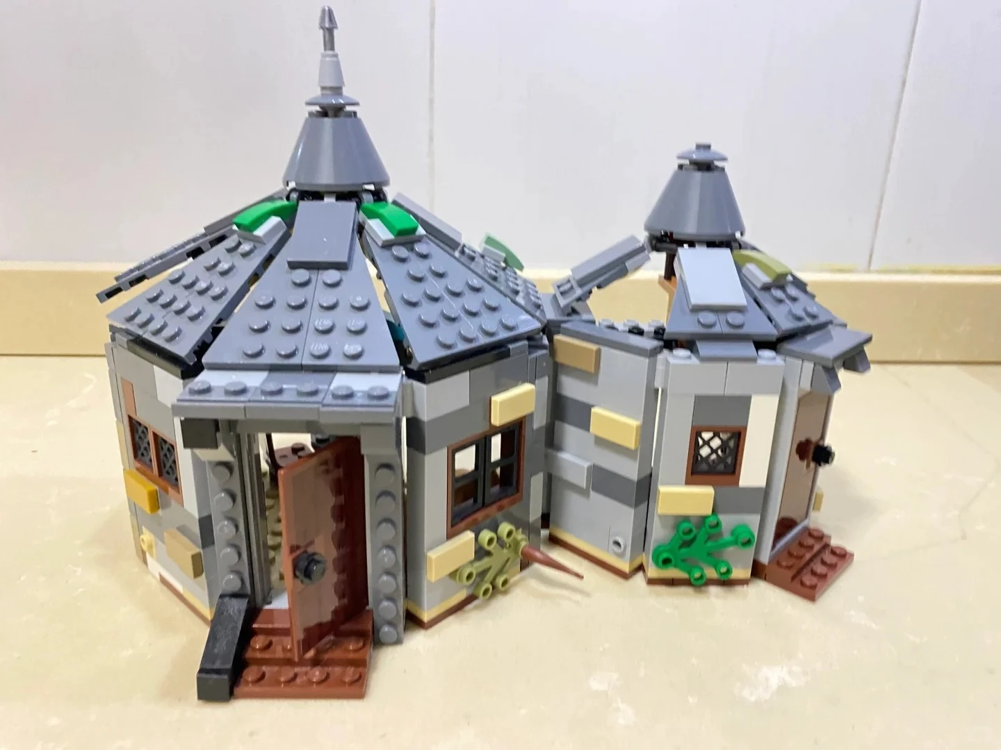 Magic World Cottage 75947 Building Blocks Sets Suitable For Christmas Gifts Compatible With Legoed Particles
Magic World Cottage 75947 Building Blocks Sets Suitable For Christmas Gifts Compatible With Legoed Particles