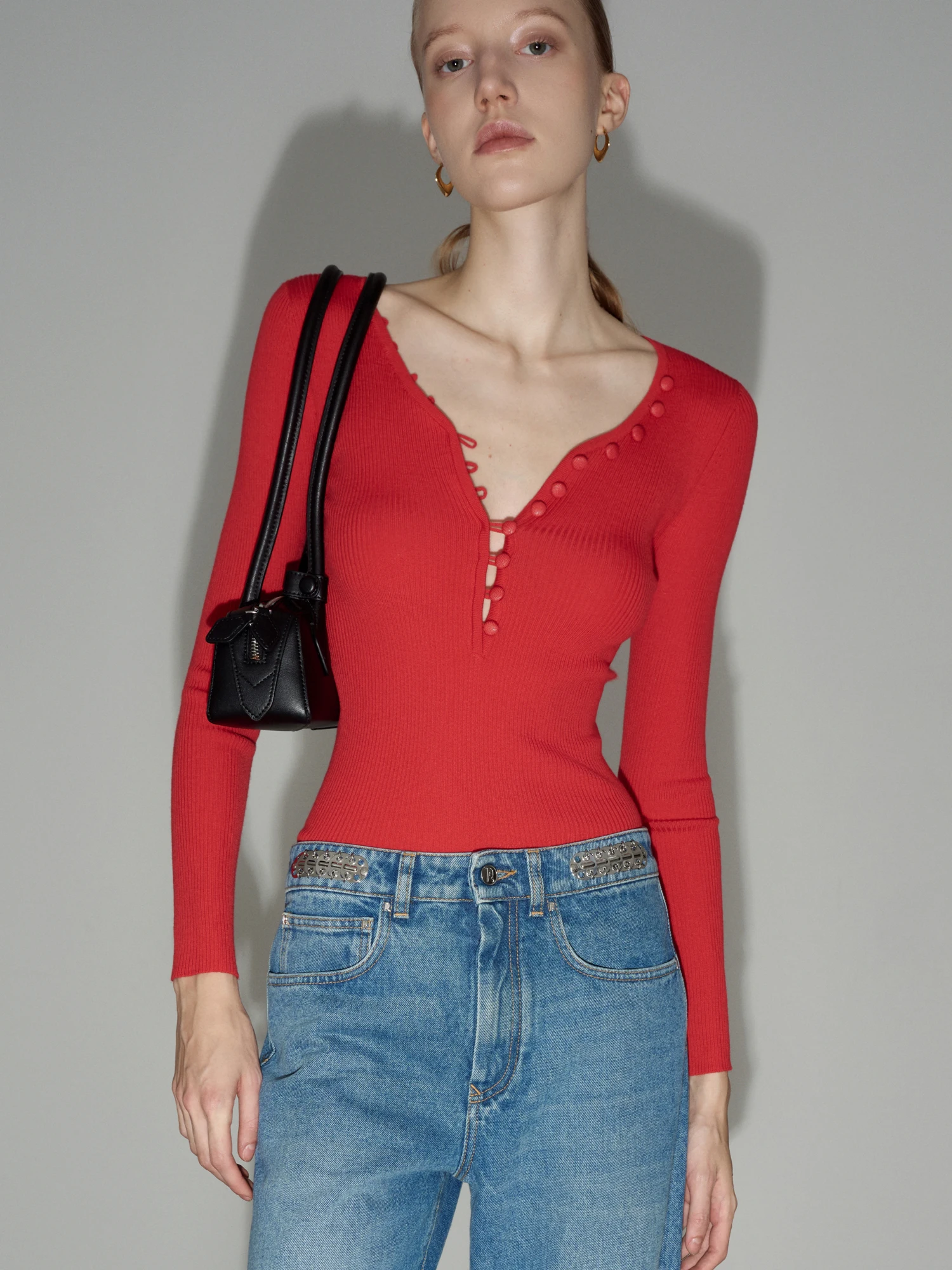 Женский топ Zia Zhang из 100% шерсти, вязаный, с V-образным вырезом, длинным рукавом, облегающий, осенне-зимний, модный, элегантный базовый слой, сохраняющий тепло
Женский топ Zia Zhang из 100% шерсти, вязаный, с V-образным вырезом, длинным рукавом, облегающий, осенне-зимний, модный, элегантный базовый слой, сохраняющий тепло