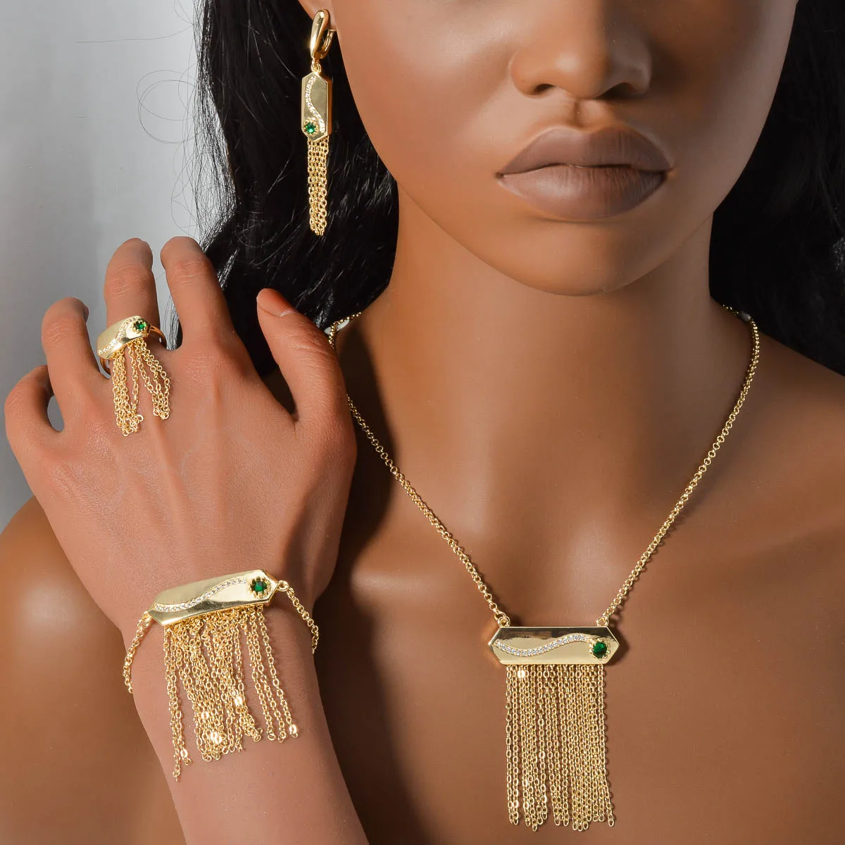 4PC Women's Retro Jewelry Set Hollow out Tassel Square Inlaid Emerald Necklace Earrings Bracelet Party Banquet Accessories Gifts
4PC Women's Retro Jewelry Set Hollow out Tassel Square Inlaid Emerald Necklace Earrings Bracelet Party Banquet Accessories Gifts