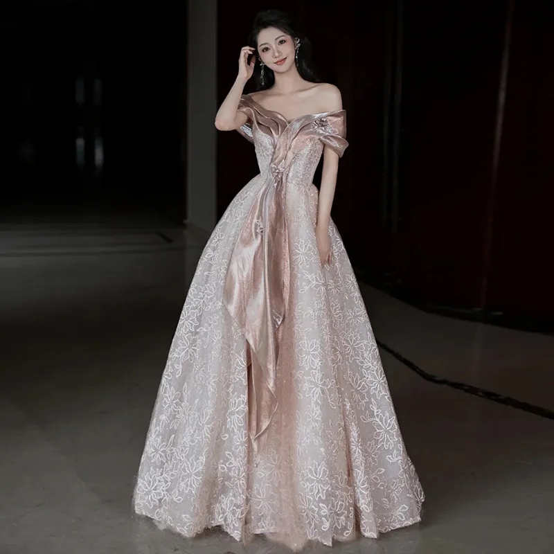 Luxury Blush Pink Formal Evening Gown Off-the-Shoulder Organza Satin with Lace Applique Prom Ball Dress for Women
Luxury Blush Pink Formal Evening Gown Off-the-Shoulder Organza Satin with Lace Applique Prom Ball Dress for Women