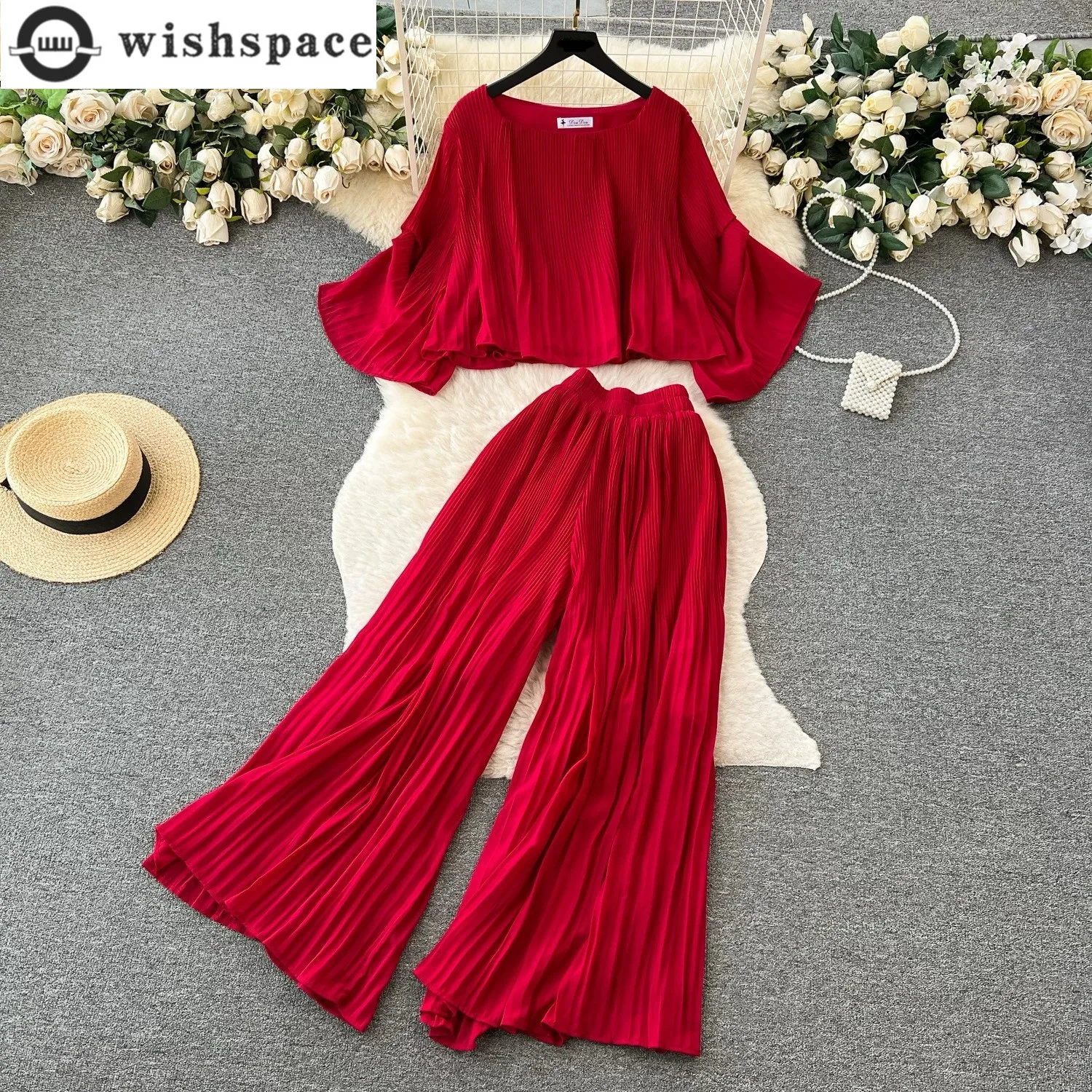 Spring and Summer Retro High-end Fashion Loose Short T-shirt+high Waist Casual Wide Leg Pants Two-piece Set
Spring and Summer Retro High-end Fashion Loose Short T-shirt+high Waist Casual Wide Leg Pants Two-piece Set