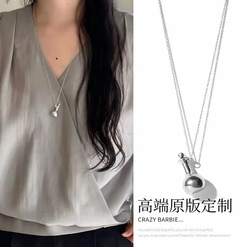 Niche Small Wine Jug Pendant Necklace High-end Autumn and Winter Jewelry Sweater Chain Fashion Trend Accessories New Products
Niche Small Wine Jug Pendant Necklace High-end Autumn and Winter Jewelry Sweater Chain Fashion Trend Accessories New Products
