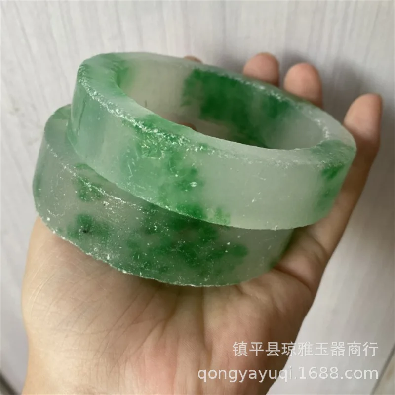 High Ice Stone Display Quartzite Floating Jade Yang Green Bracelet Raw Material
High Ice Stone Display Quartzite Floating Jade Yang Green Bracelet Raw Material