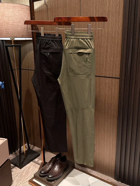 Ультратонкие водонепроницаемые брюки для мужчин с защитой от ультрафиолета, удобные повседневные брюки высокого качества, эластичные, прямого кроя, модные, стильные.
Ультратонкие водонепроницаемые брюки для мужчин с защитой от ультрафиолета, удобные повседневные брюки высокого качества, эластичные, прямого кроя, модные, стильные.