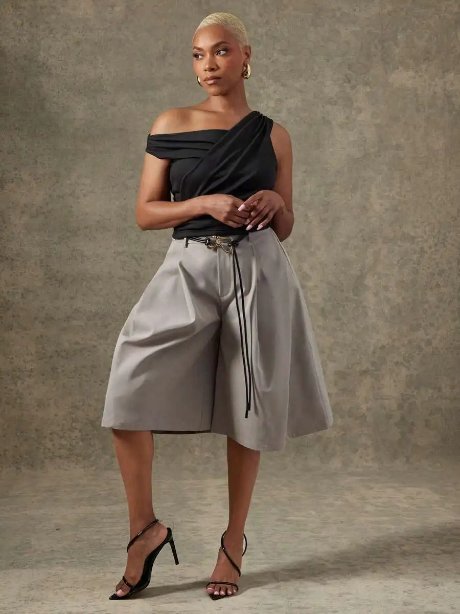 Solid Woven Pleated Barrel Shape Culotte Shorts For Women
Solid Woven Pleated Barrel Shape Culotte Shorts For Women