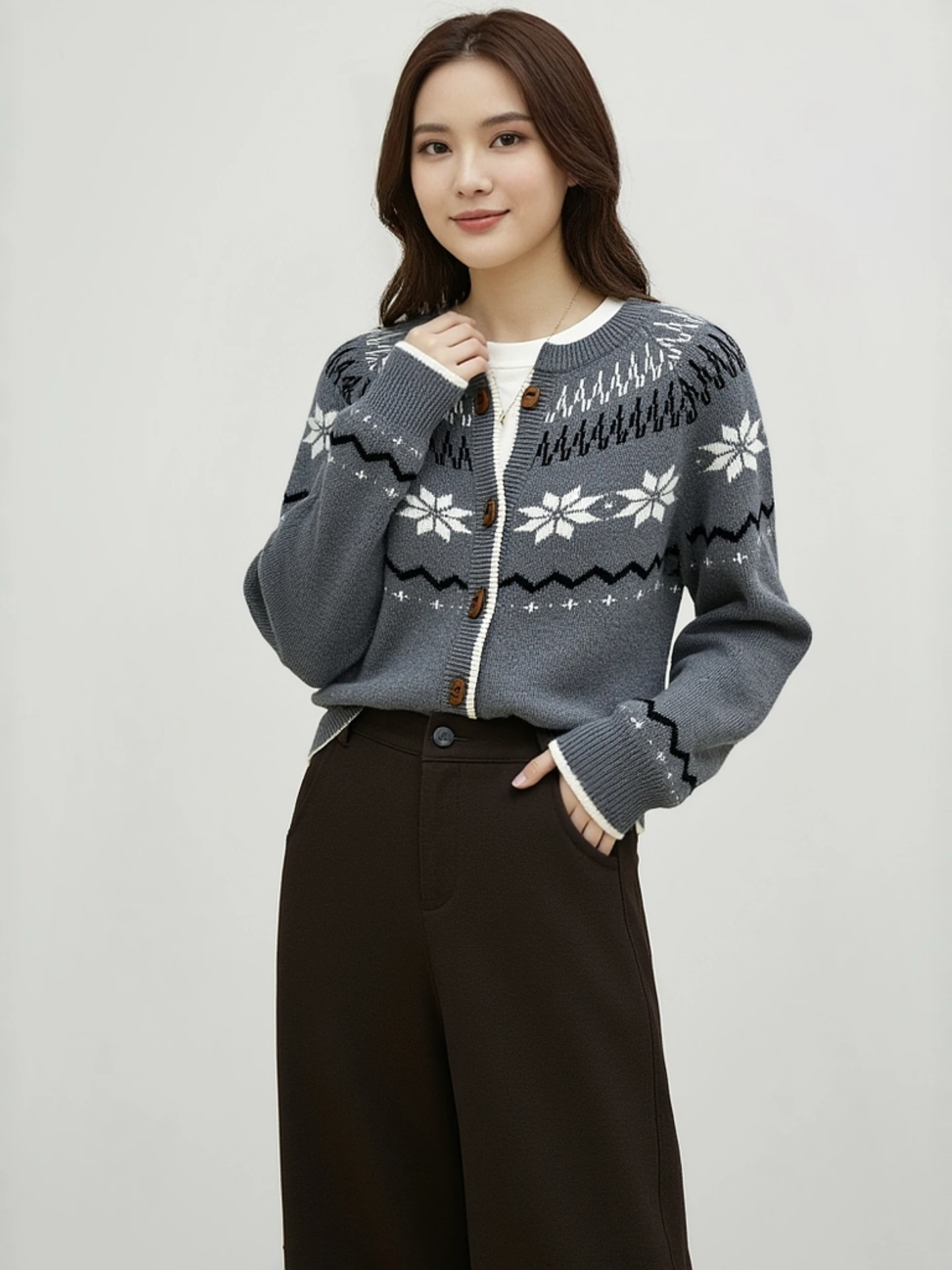 Уютный вязаный кардиган женский, модный, осень-зима 2025, теплый, универсальный, мягкий, во французском стиле, стандартный крой, длинный рукав
Уютный вязаный кардиган женский, модный, осень-зима 2025, теплый, универсальный, мягкий, во французском стиле, стандартный крой, длинный рукав