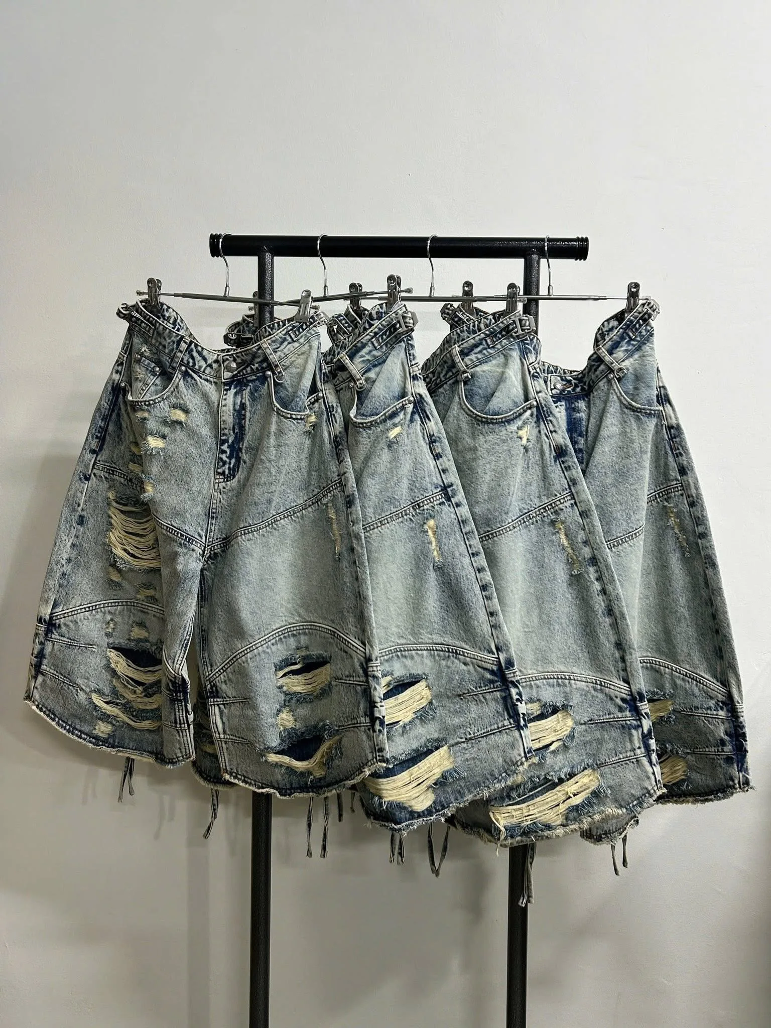 Retro Street Style Women's Denim Jeans Tear Hole Wide Leg Seven-Foot Washed Casual Spring Fashion Girls Loose Fit Natural Waist
Retro Street Style Women's Denim Jeans Tear Hole Wide Leg Seven-Foot Washed Casual Spring Fashion Girls Loose Fit Natural Waist
