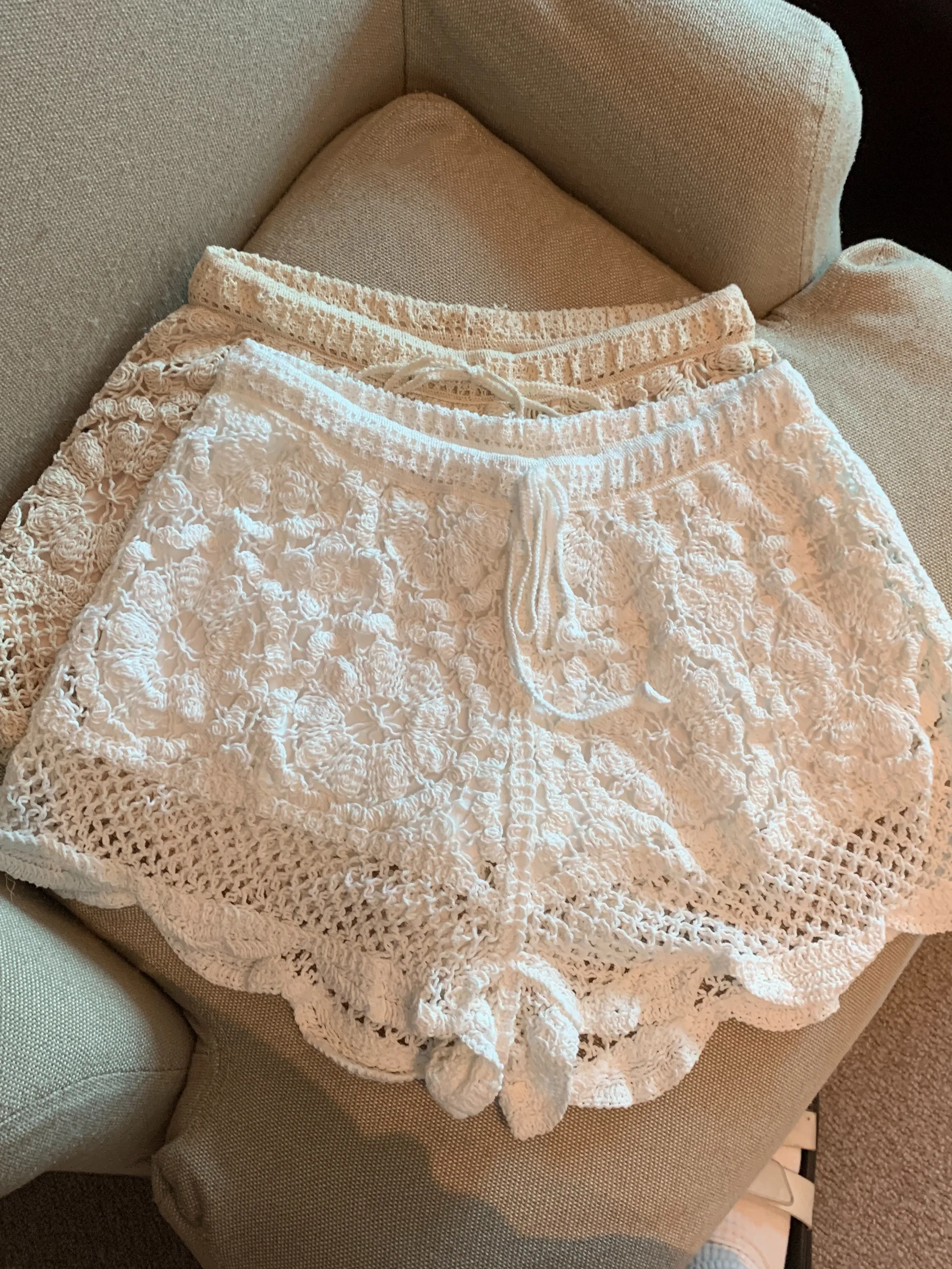 Elegant Hollow out Knitted Shorts Women Summer Thin Belt High Waist Straight Leg Casual Beach Vacation Style Loose Fit Pants
Elegant Hollow out Knitted Shorts Women Summer Thin Belt High Waist Straight Leg Casual Beach Vacation Style Loose Fit Pants