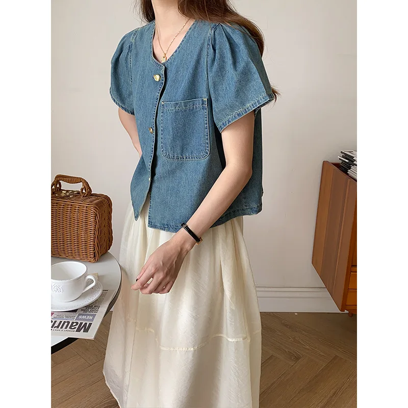 French Medieval Style Duffy Sleeve Gold Button Loose Short Denim Shirt
French Medieval Style Duffy Sleeve Gold Button Loose Short Denim Shirt