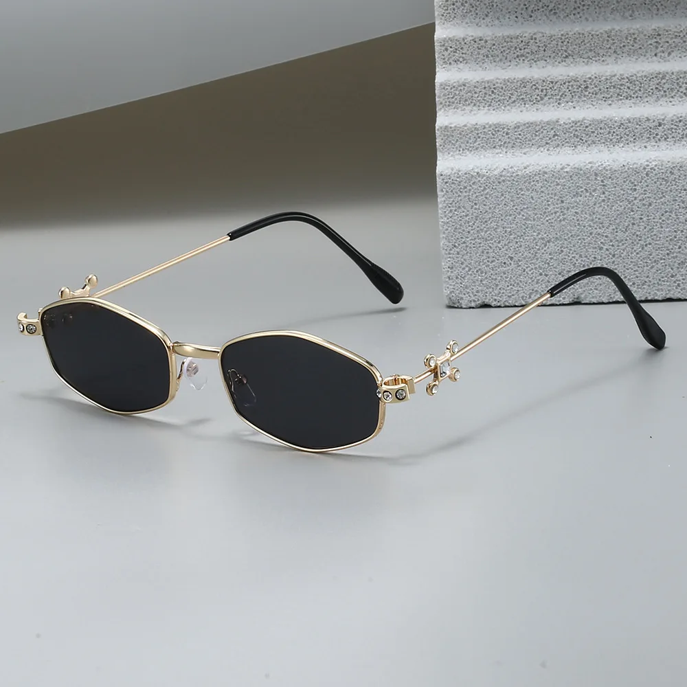 2025 New Polygonal Metal Frame Glasses Ladies Premium Anti-Blue Light Ins Sun Glasses Women Sunglasses Plain Glasses UV400
2025 New Polygonal Metal Frame Glasses Ladies Premium Anti-Blue Light Ins Sun Glasses Women Sunglasses Plain Glasses UV400