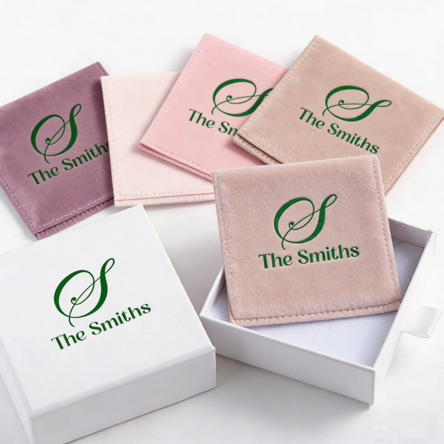 20pcs Personalized Jewelry Gift Set: Custom Logo Box & Suede Bag for Engagement & Anniversary
20pcs Personalized Jewelry Gift Set: Custom Logo Box & Suede Bag for Engagement & Anniversary