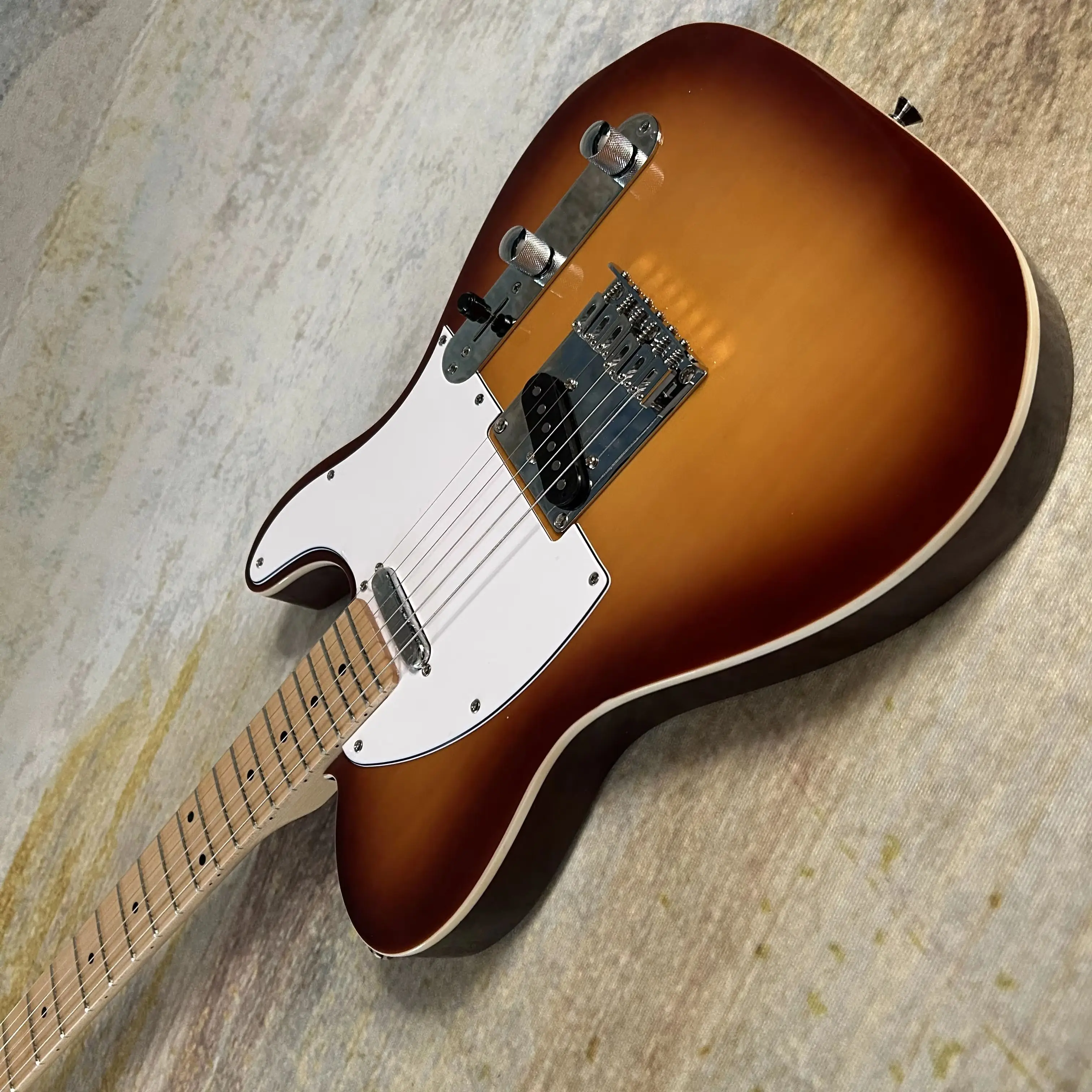 Vintage Sunburst Electric Guitar Mahogany Body Single Binding
Vintage Sunburst Electric Guitar Mahogany Body Single Binding