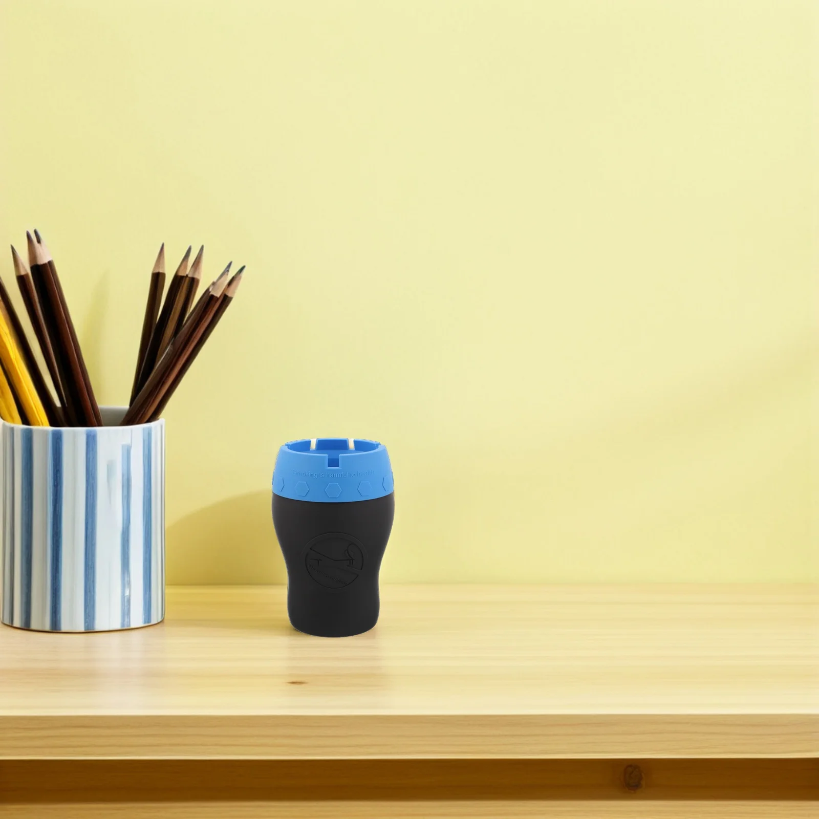 2pcs Silicone Ashtray Drop Proof Windproof With Lid For Car Cigarette Holder Portable Smokeless Outdoor Indoor Travel Use Auto
2pcs Silicone Ashtray Drop Proof Windproof With Lid For Car Cigarette Holder Portable Smokeless Outdoor Indoor Travel Use Auto