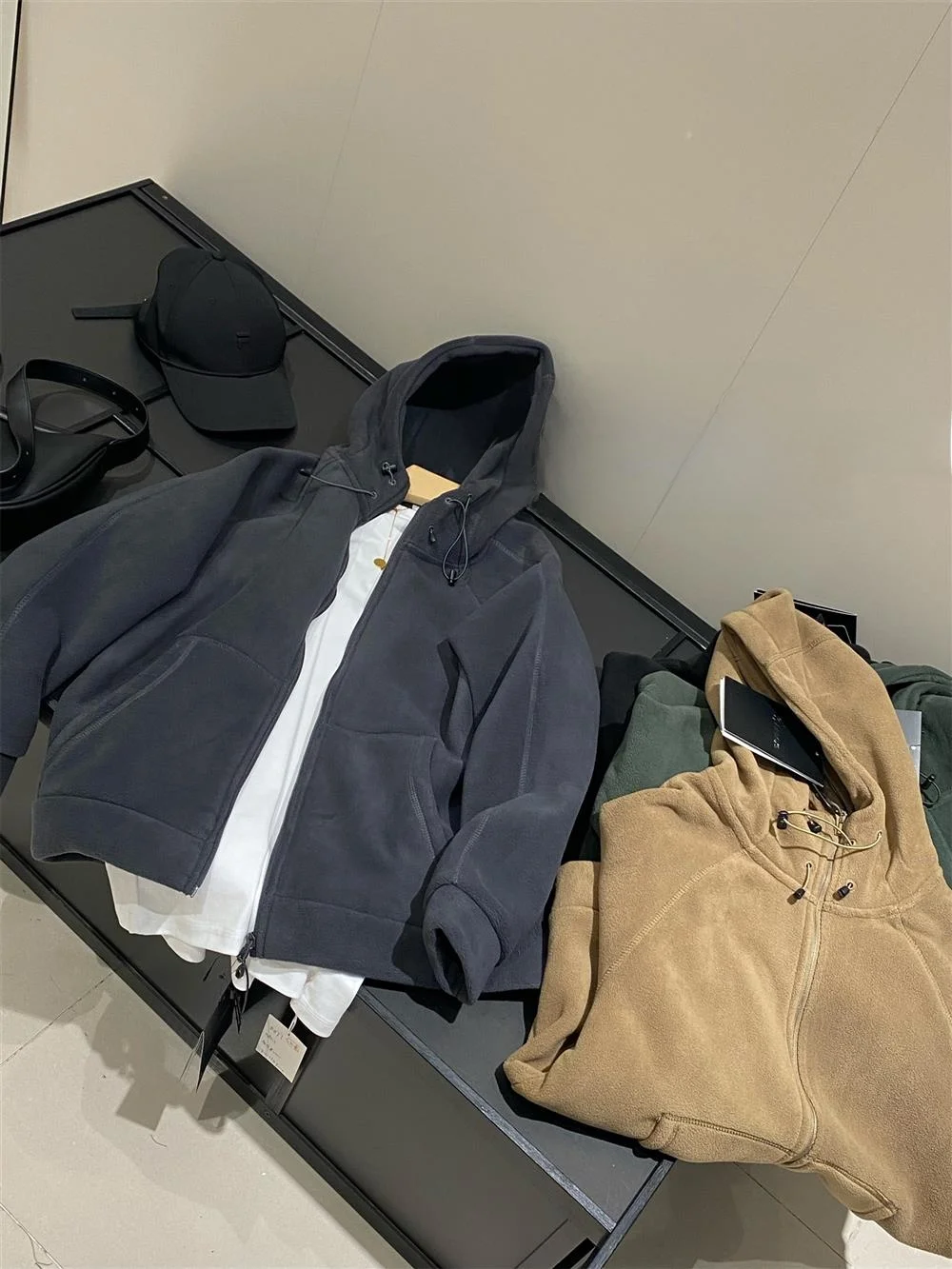 Men's Thiened Double-sided Fce Hooded Jaet Winter Warm Casual Coat Polyester Fiber Long Sve Zipper Closure Coat
Men's Thiened Double-sided Fce Hooded Jaet Winter Warm Casual Coat Polyester Fiber Long Sve Zipper Closure Coat