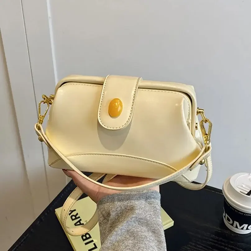 Fashion PU Leather Thread Handbag Women's Summer Solid Color Large Capacity Soft Pillow Bag Versatile Korean Crossbody Bag
Fashion PU Leather Thread Handbag Women's Summer Solid Color Large Capacity Soft Pillow Bag Versatile Korean Crossbody Bag