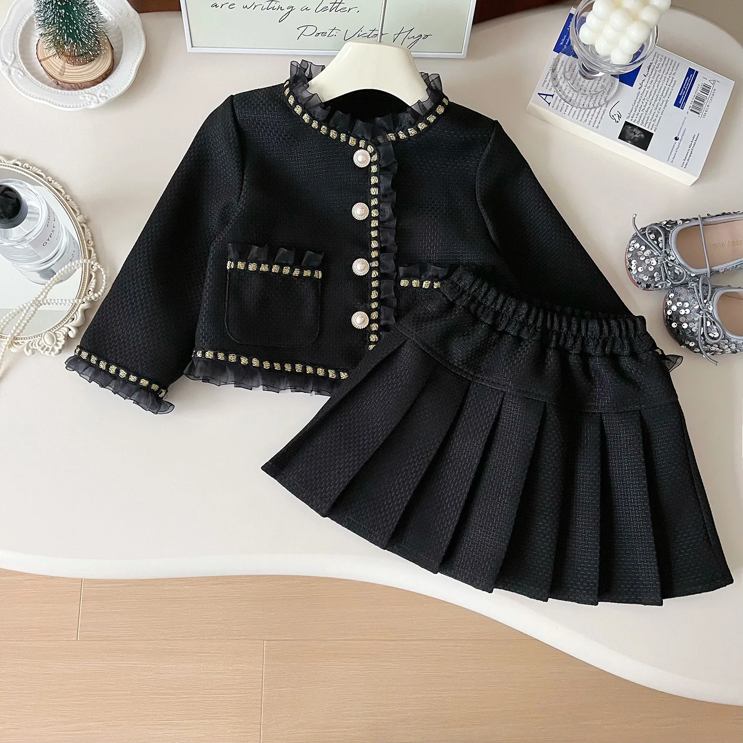 Black lace Pearl button Double pockets Small fragrance top + pleated skirt girls clothes toddler girl clothes children's suit
Black lace Pearl button Double pockets Small fragrance top + pleated skirt girls clothes toddler girl clothes children's suit
