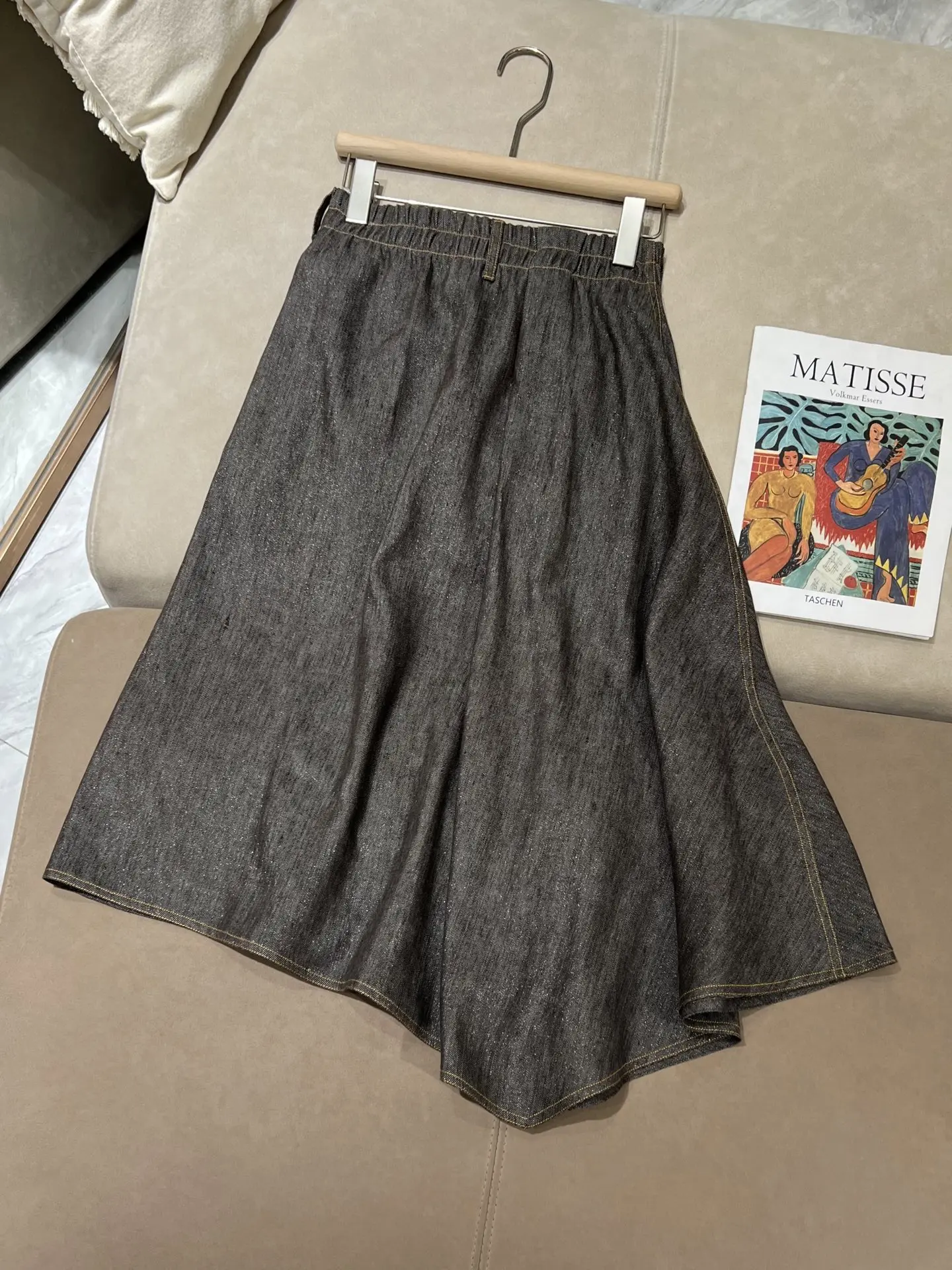 2026 Spring/Summer New Arrival: High-Quality, Stylish, And Casual Women'S Linen Skirt — Irregular Hem With Subtle Shimmer
2026 Spring/Summer New Arrival: High-Quality, Stylish, And Casual Women'S Linen Skirt — Irregular Hem With Subtle Shimmer