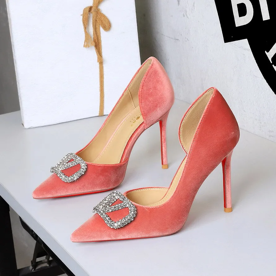Women's Shoes Party Pumps 10 Cm Thin High Heels Western Style Velvet Shallow Pointed Toe Side Hollow Crystal Pearl Lady Shoes
Women's Shoes Party Pumps 10 Cm Thin High Heels Western Style Velvet Shallow Pointed Toe Side Hollow Crystal Pearl Lady Shoes