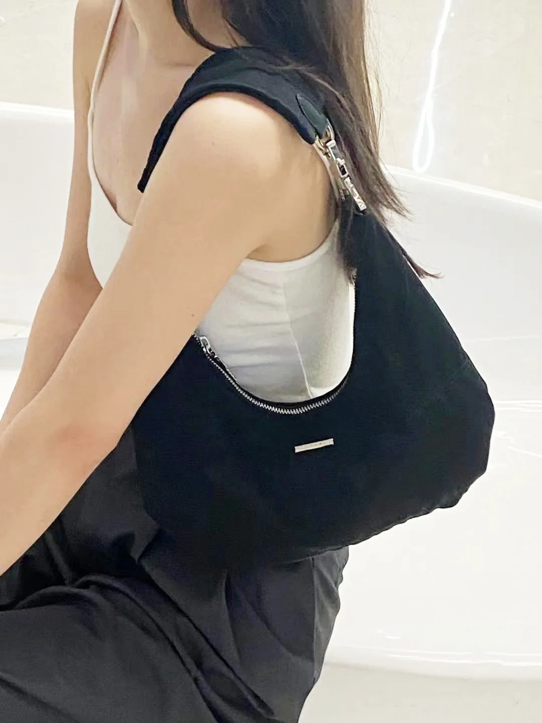 New Y2k Fashion Black Shoulder Bag Soft Hobos Zipper Underarm Bags For Women Daily Commuting
New Y2k Fashion Black Shoulder Bag Soft Hobos Zipper Underarm Bags For Women Daily Commuting