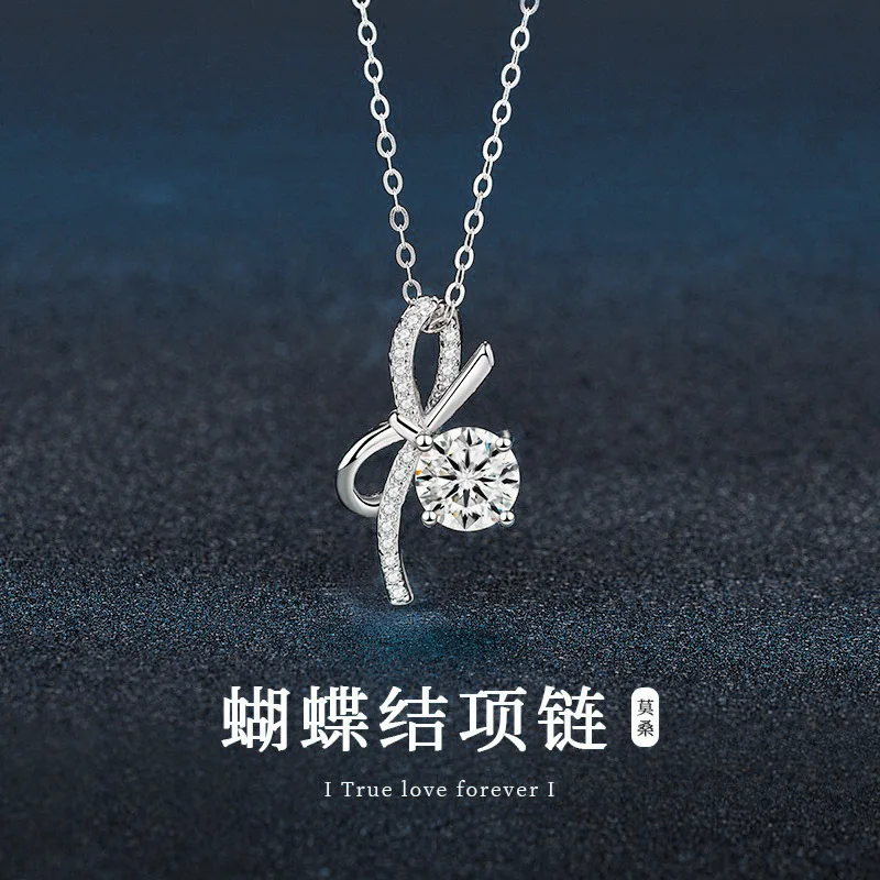 Подвеска-бант из чистого серебра S925, ожерелье с мозамбикским бриллиантом, оптовая продажа женских аксессуаров класса люкс
Подвеска-бант из чистого серебра S925, ожерелье с мозамбикским бриллиантом, оптовая продажа женских аксессуаров класса люкс