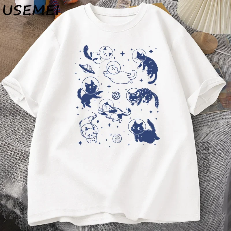 90s Retro Astronaut Cats Print T-Shirt - Vintage Space Kitten Graphic Funny Cotton Tee Comfortable Round Neck Casual
90s Retro Astronaut Cats Print T-Shirt - Vintage Space Kitten Graphic Funny Cotton Tee Comfortable Round Neck Casual