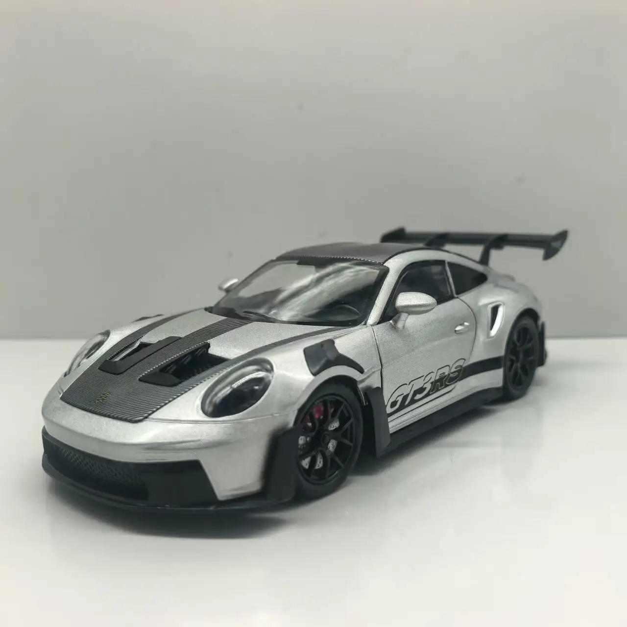 1:24 Scale Porsche 911 GT3 Diecast Car Model, Simulation Racing Alloy Sports Car, Collectible Ornament Toy for Boys Gift
1:24 Scale Porsche 911 GT3 Diecast Car Model, Simulation Racing Alloy Sports Car, Collectible Ornament Toy for Boys Gift