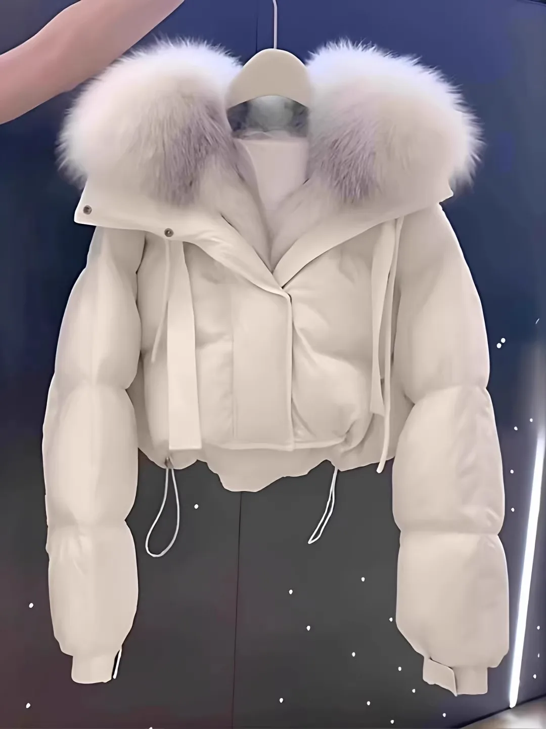 Утепленная хлопковая куртка-пуховик для женщин с большим меховым воротником, теплая, удобная, в ретро-стиле, на молнии
Утепленная хлопковая куртка-пуховик для женщин с большим меховым воротником, теплая, удобная, в ретро-стиле, на молнии