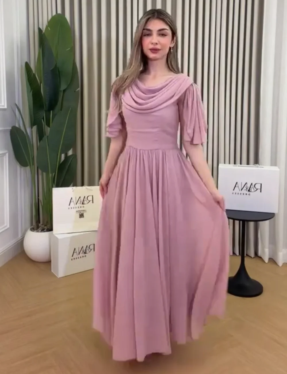 Customized Elegant Chiffon Pleat A-line Scoop Neck Midi Bespoke Occasion Luxury Party Dresses Fashion High Quality
Customized Elegant Chiffon Pleat A-line Scoop Neck Midi Bespoke Occasion Luxury Party Dresses Fashion High Quality