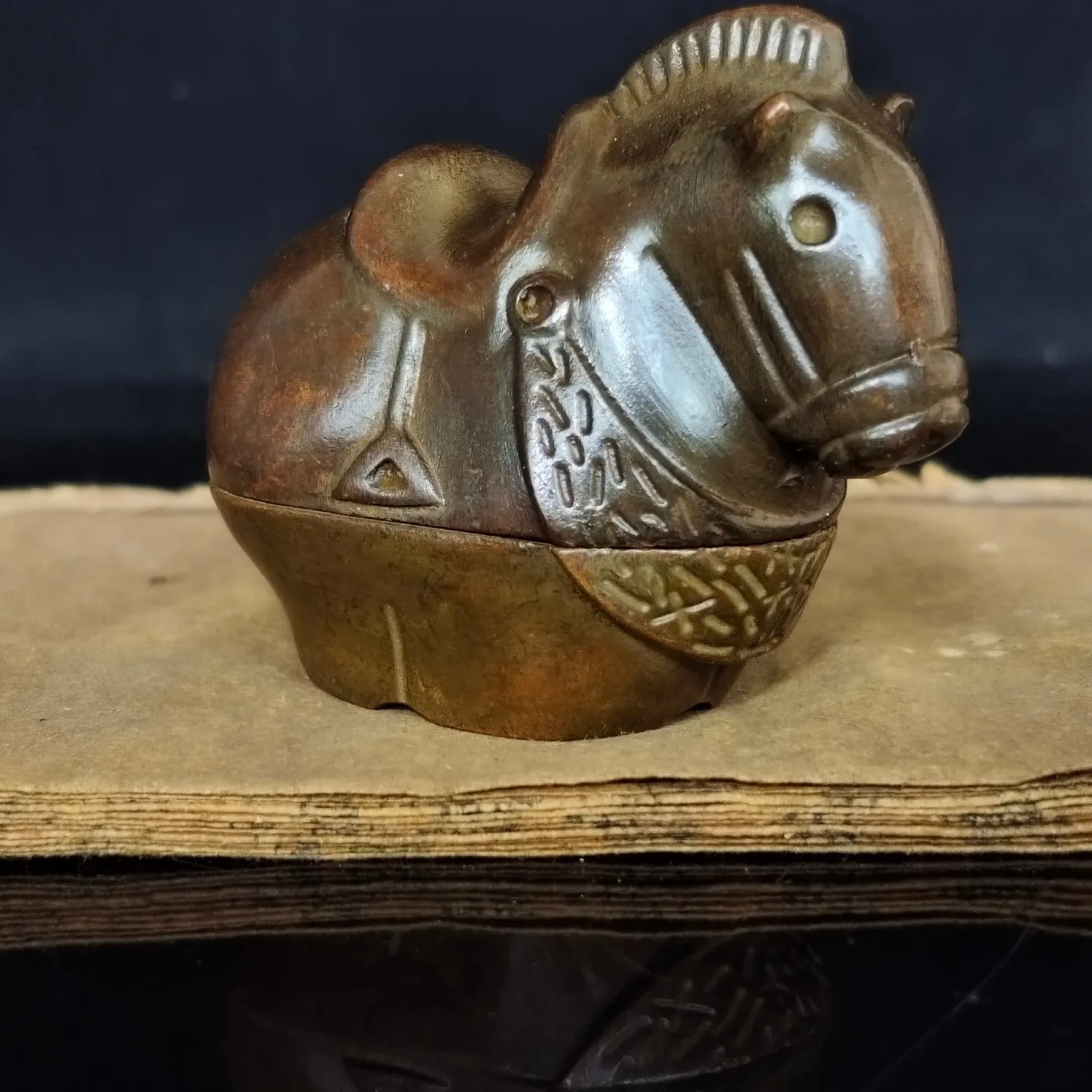 Chinese Antique Horse Money Dismissal Calligraphy Ornaments Statue Collectibles
Chinese Antique Horse Money Dismissal Calligraphy Ornaments Statue Collectibles